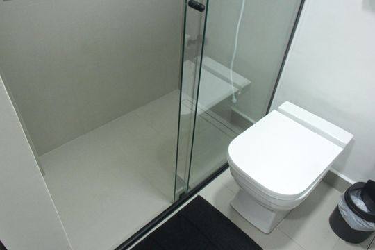 Banheiro de kitnet/studio para alugar com 1 quarto, 25m² em José Menino, Santos