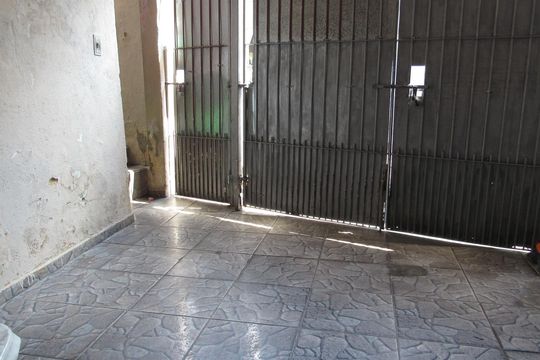 Garagem de casa à venda com 3 quartos, 100m² em São Pedro, Osasco