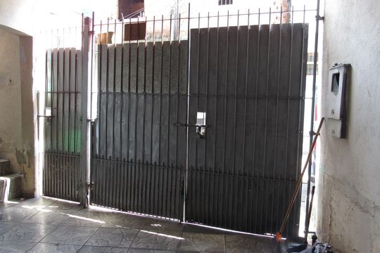 Garagem de casa à venda com 3 quartos, 100m² em São Pedro, Osasco