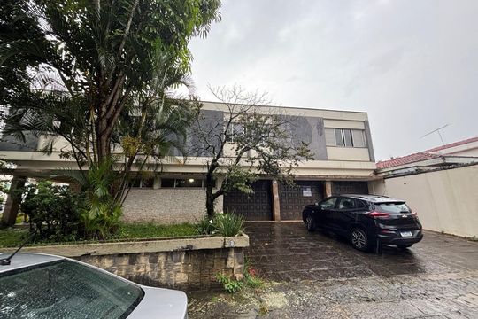 Fachada de casa à venda com 5 quartos, 600m² em Jardim Nova Petropolis, São Bernardo do Campo