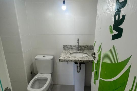Banheiro de apartamento à venda com 2 quartos, 59m² em Vila Militar, Barueri