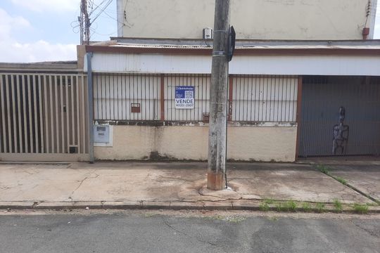 Fachada de casa à venda com 2 quartos, 413m² em Jardim São Vicente, Campinas