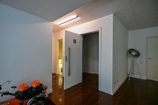 Hall de Entrada de apartamento à venda com 3 quartos, 210m² em Vila Morumbi, São Paulo