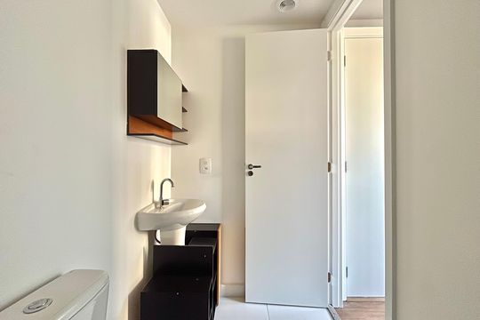 Banheiro da Suíte de apartamento para alugar com 1 quarto, 27m² em Jardim Itacolomi, São Paulo