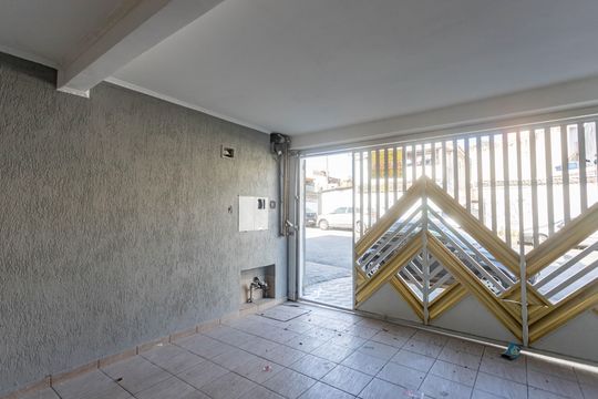 Garagem  de casa para alugar com 4 quartos, 200m² em Suiço, São Bernardo do Campo