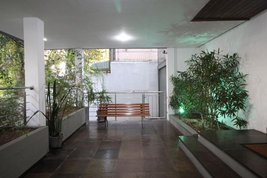 Corredor de apartamento à venda com 2 quartos, 85m² em Petrópolis, Porto Alegre