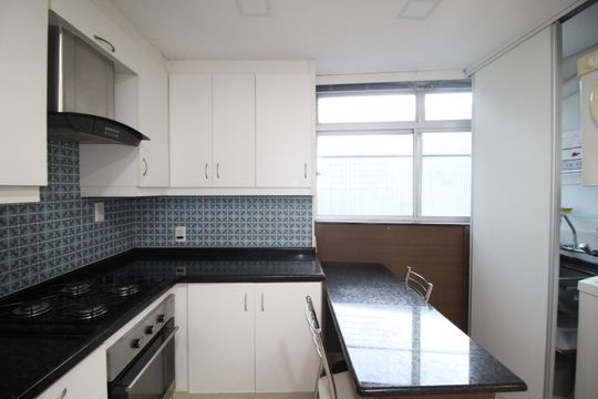Cozinha de apartamento à venda com 2 quartos, 85m² em Petrópolis, Porto Alegre