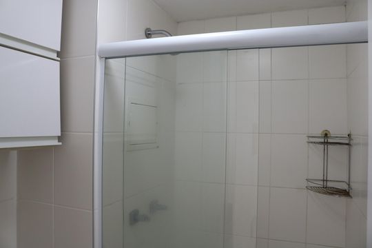 Banheiro de apartamento à venda com 1 quarto, 42m² em Vila Anglo Brasileira, São Paulo