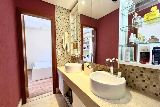 Banheiro 1 de casa à venda com 6 quartos, 600m² em São Luiz, Belo Horizonte