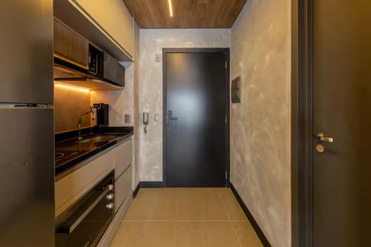 Cozinha de apartamento para alugar com 1 quarto, 27m² em Brooklin, São Paulo