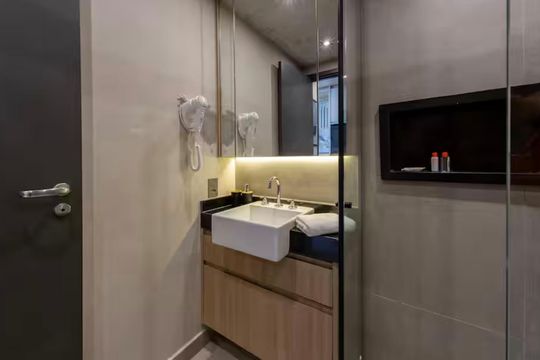 Banheiro de apartamento à venda com 1 quarto, 27m² em Jardim das Acacias, São Paulo