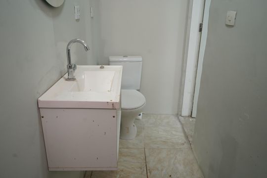 Banheiro de casa para alugar com 2 quartos, 50m² em Chácara Califórnia, São Paulo
