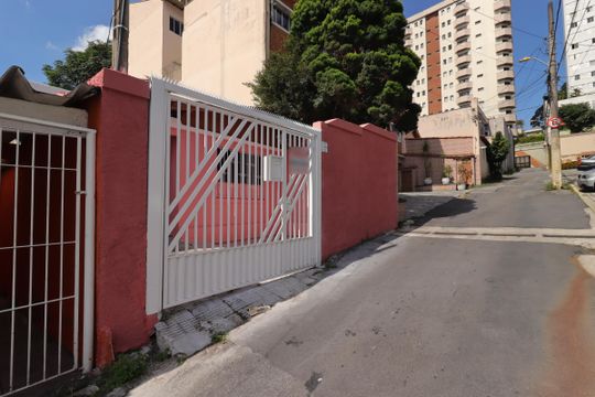 Fachada de casa à venda com 2 quartos, 100m² em Vila Bastos, Santo André