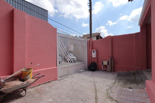 Garagem de casa à venda com 2 quartos, 100m² em Vila Bastos, Santo André