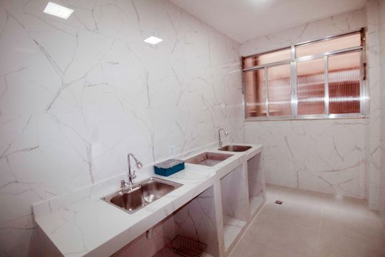 Cozinha de apartamento para alugar com 2 quartos, 70m² em Cordovil, Rio de Janeiro
