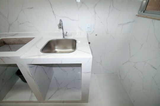 Cozinha e Área de Serviço de apartamento para alugar com 2 quartos, 70m² em Cordovil, Rio de Janeiro