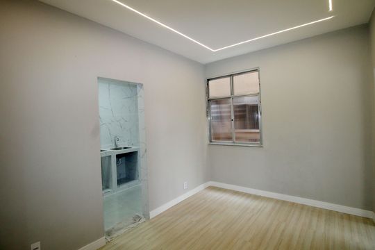 Sala de apartamento para alugar com 2 quartos, 70m² em Cordovil, Rio de Janeiro