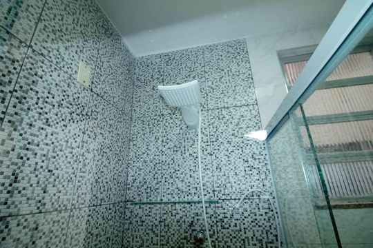 Banheiro de apartamento para alugar com 2 quartos, 70m² em Cordovil, Rio de Janeiro