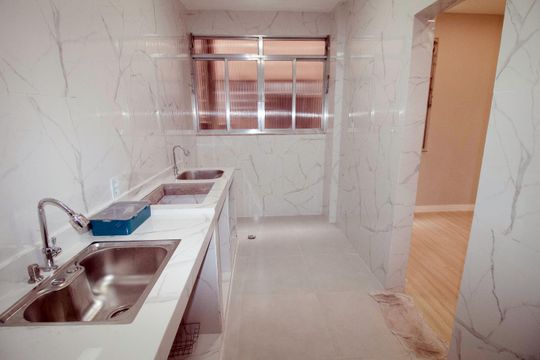 Cozinha de apartamento para alugar com 2 quartos, 70m² em Cordovil, Rio de Janeiro
