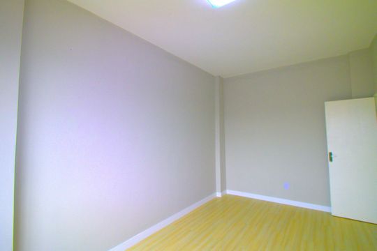 Quarto 1 de apartamento para alugar com 2 quartos, 70m² em Cordovil, Rio de Janeiro