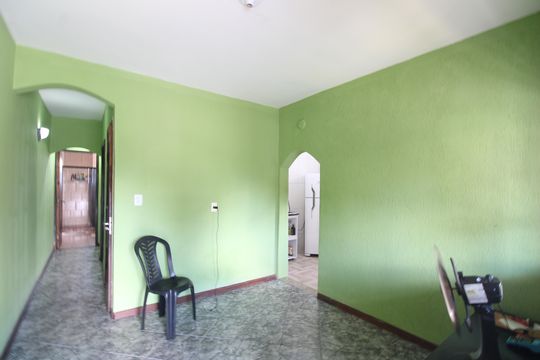 Sala de casa à venda com 2 quartos, 100m² em Curicica, Rio de Janeiro