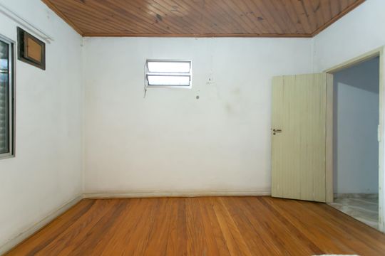 Quarto 1  de casa à venda com 3 quartos, 270m² em Vila Carmosina, São Paulo