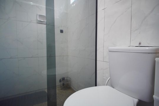 Banheiro da Suíte de apartamento à venda com 1 quarto, 36m² em Sarandi, Porto Alegre