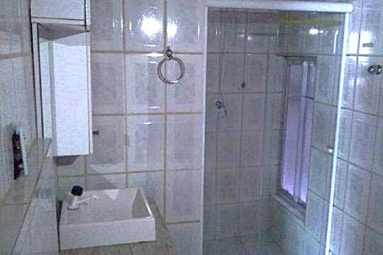 Banheiro de apartamento à venda com 2 quartos, 73m² em Rubem Berta, Porto Alegre