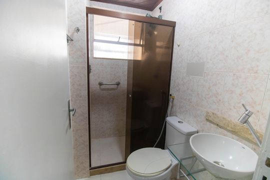 Banheiro de apartamento à venda com 2 quartos, 50m² em Santa Rosa, Niterói
