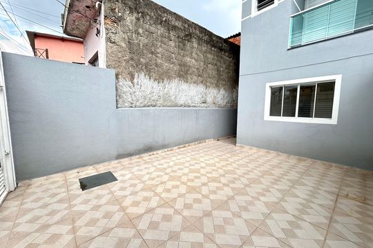 Garagem de casa à venda com 3 quartos, 100m² em Vila Barros, Guarulhos