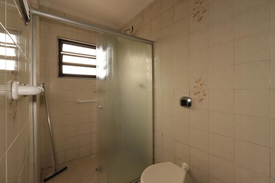 Banheiro da Suíte de casa à venda com 4 quartos, 391m² em Parque Oratório, Santo André