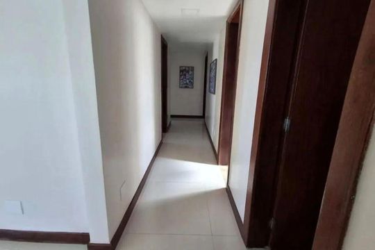 Corredor de apartamento para alugar com 4 quartos, 210m² em Graça, Salvador