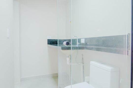 Banheiro de kitnet/studio para alugar com 1 quarto, 37m² em Vila Galvão, Guarulhos