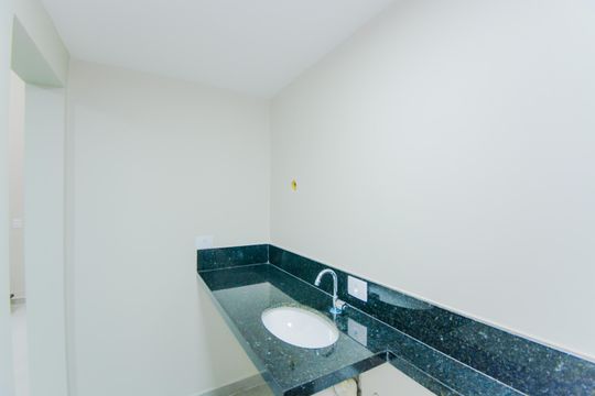 Banheiro de kitnet/studio para alugar com 1 quarto, 37m² em Vila Galvão, Guarulhos