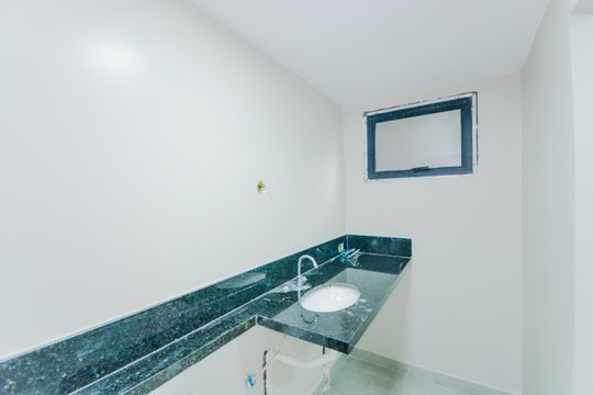 Banheiro de kitnet/studio para alugar com 1 quarto, 37m² em Vila Galvão, Guarulhos