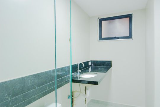 Banheiro de kitnet/studio para alugar com 1 quarto, 37m² em Vila Galvão, Guarulhos