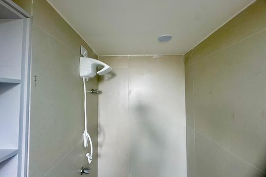 Banheiro de kitnet/studio para alugar com 1 quarto, 37m² em Vila Galvão, Guarulhos