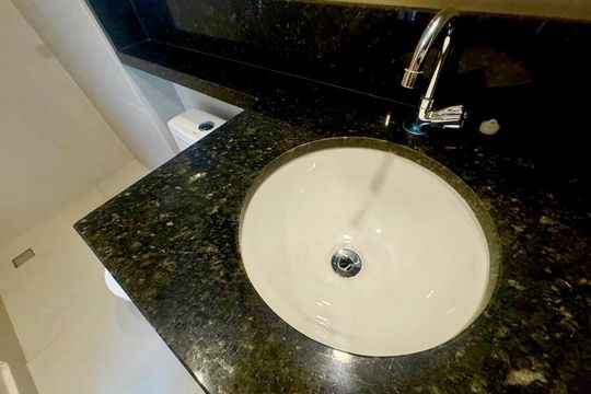 Banheiro de kitnet/studio para alugar com 1 quarto, 34m² em Vila Galvão, Guarulhos