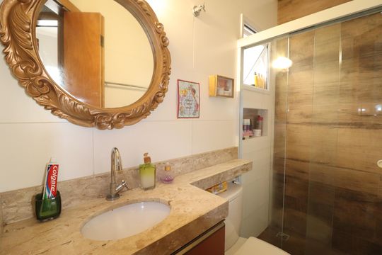 Banheiro de apartamento à venda com 2 quartos, 47m² em Parque Erasmo Assunção, Santo André
