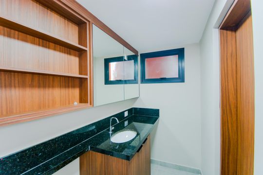 Banheiro de kitnet/studio para alugar com 1 quarto, 34m² em Vila Galvão, Guarulhos