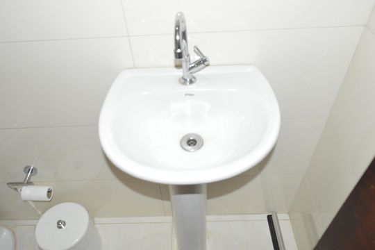 Banheiro de serviço de apartamento para alugar com 3 quartos, 159m² em Centro, Ribeirão Preto