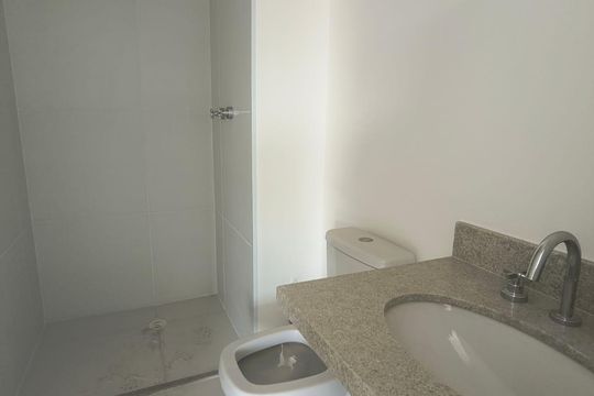 Banheiro de apartamento à venda com 3 quartos, 70m² em Caxingui, São Paulo