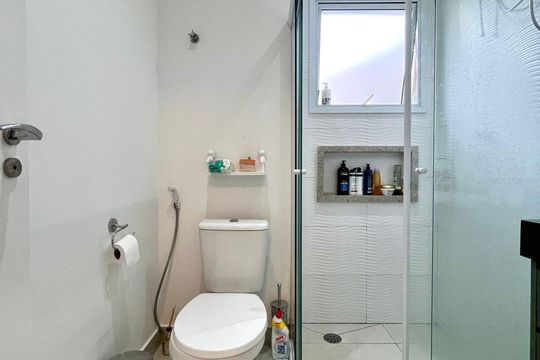 Banheiro de apartamento à venda com 1 quarto, 124m² em Centro, Campinas