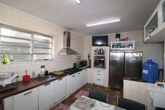 Cozinha de casa à venda com 5 quartos, 300m² em Conjunto Residencial Santa Terezinha, São Paulo