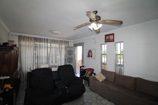 Sala 1 de casa à venda com 5 quartos, 300m² em Conjunto Residencial Santa Terezinha, São Paulo