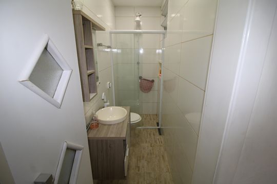Quarto 1 - Banheiro de casa à venda com 5 quartos, 300m² em Conjunto Residencial Santa Terezinha, São Paulo