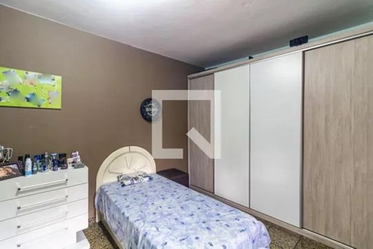 Casa 2 - Quarto 1 de casa à venda com 4 quartos, 180m² em Itaquera, São Paulo