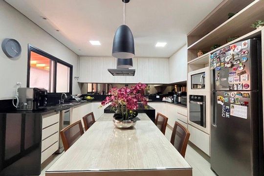 Casa à venda com 5 quartos, 463m² em Vila Marieta, Campinas