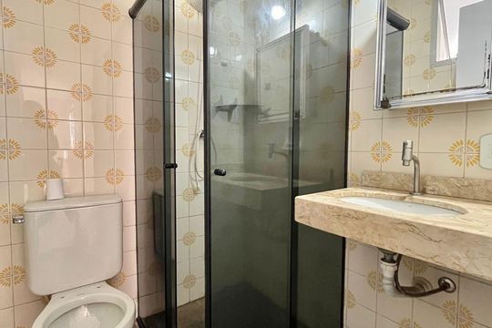 Banheiro de apartamento à venda com 2 quartos, 55m² em Jardim Miranda, Campinas