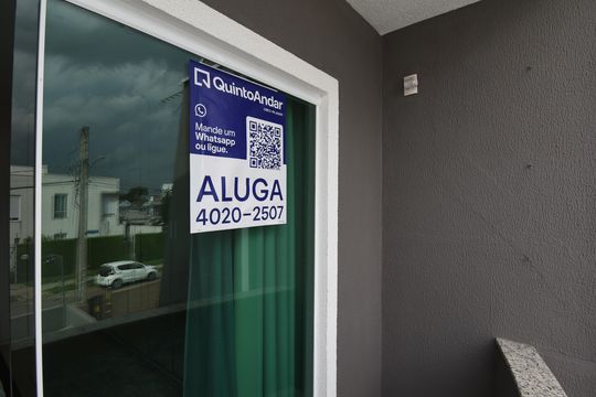 Placa de casa para alugar com 3 quartos, 190m² em Santa Felicidade, Curitiba